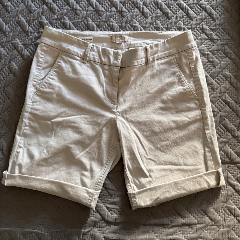 LOFT Men's Cream Flat Front Shorts
